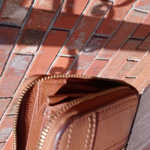 MICHAEL KORS LEATHER ZIP WALLETT - Picture 5 of 8